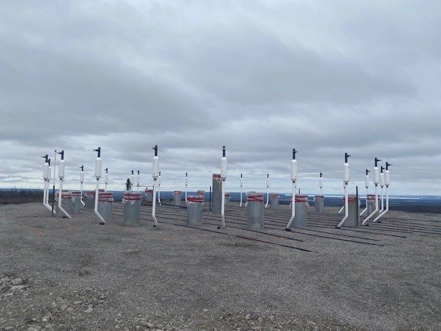 Piles and thermosyphons at Inuvik Wind site